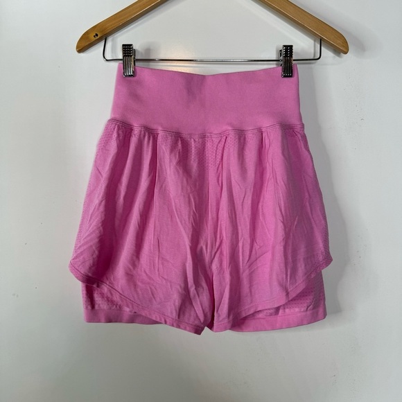 Gymshark Vital Seamless Shorts 2.0 in Bubblegum Pink Size Small - Picture 2 of 4